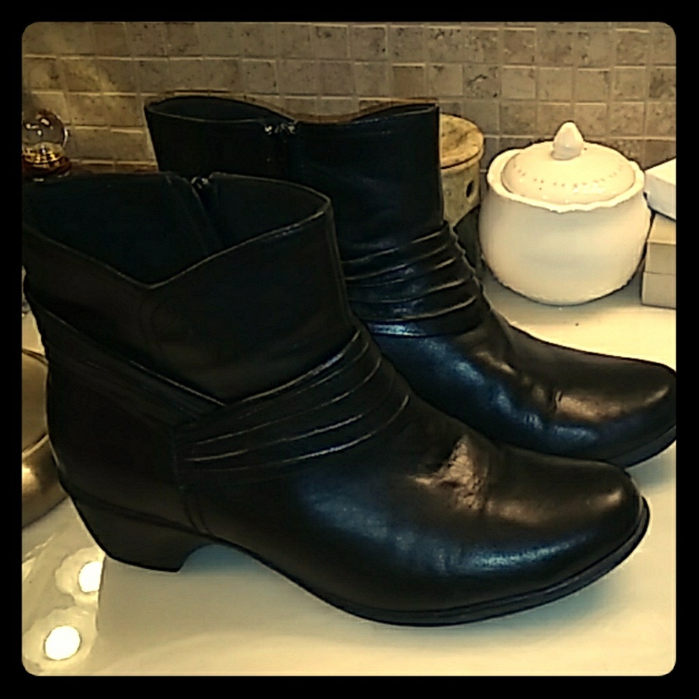 Clark's sophisticated bendables ankle boots sz 11m